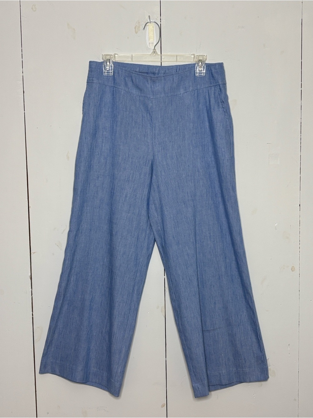 Chico’s light blue cropped linen blend pullon pants Chico’s size .5 = small/6